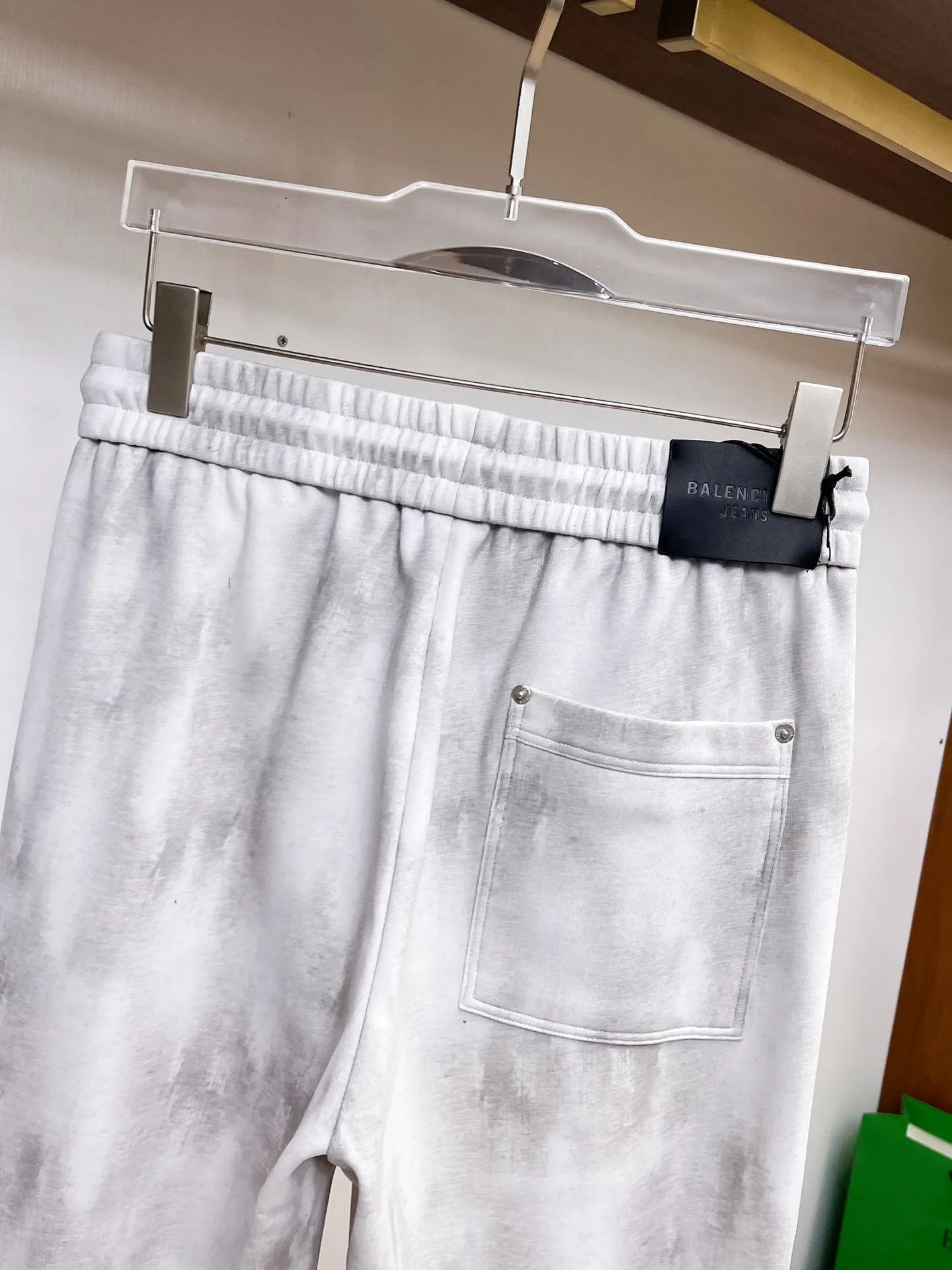 Balenciaga 🆕2026 Autumn and Winter New Arrival Casual Pants! The official website will be released simultaneously. Brand Classic LOGO casual pants, customized fabrics, excellent comfort and strong touch. Highly recognisable, perfect appearance and craftsmanship. Size:M-3XL